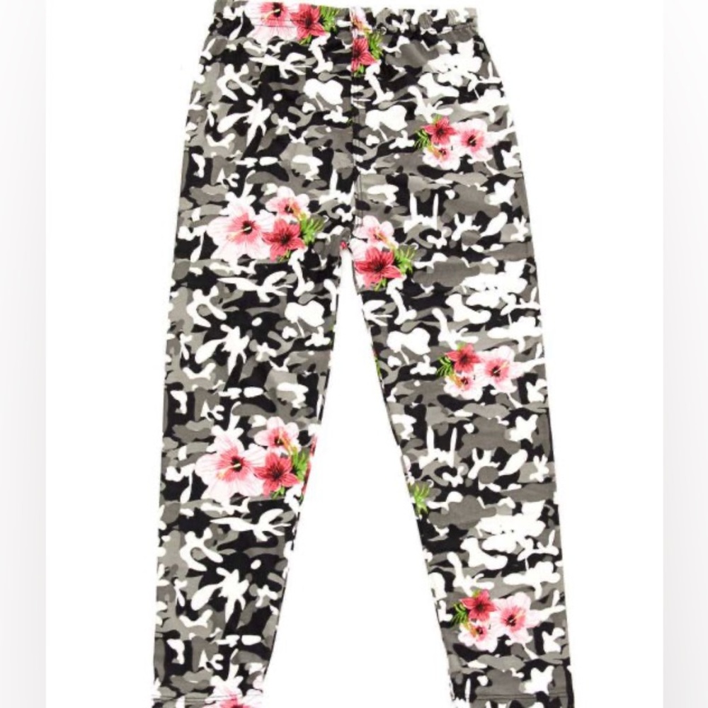 Girls Floral Camo Print Leggings- Size Medium